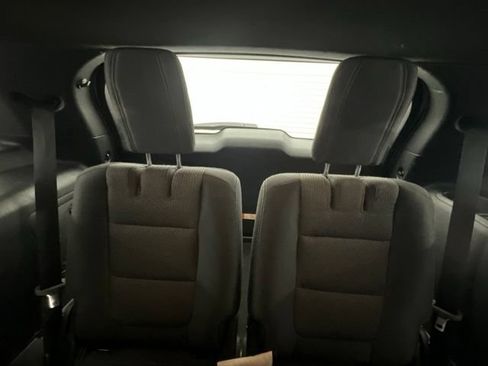 Used 2017 Ford Explorer XLT FWD image 7