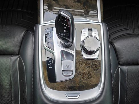 Used 2019 BMW 750i xDrive w/ Executive Package image 40