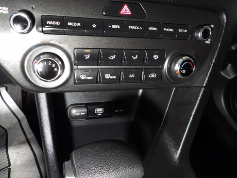 Used 2021 Kia Sportage LX AWD/4WD image 16