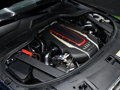 Used 2013 Audi S8 image 12