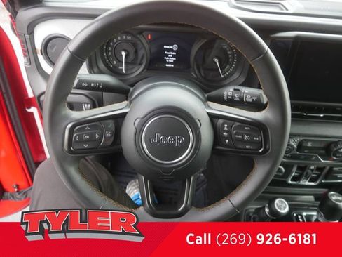 Used 2024 Jeep Wrangler Unlimited AWD/4WD image 27