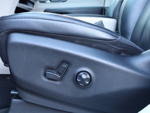 Used 2023 Chrysler Pacifica Touring-L image 29