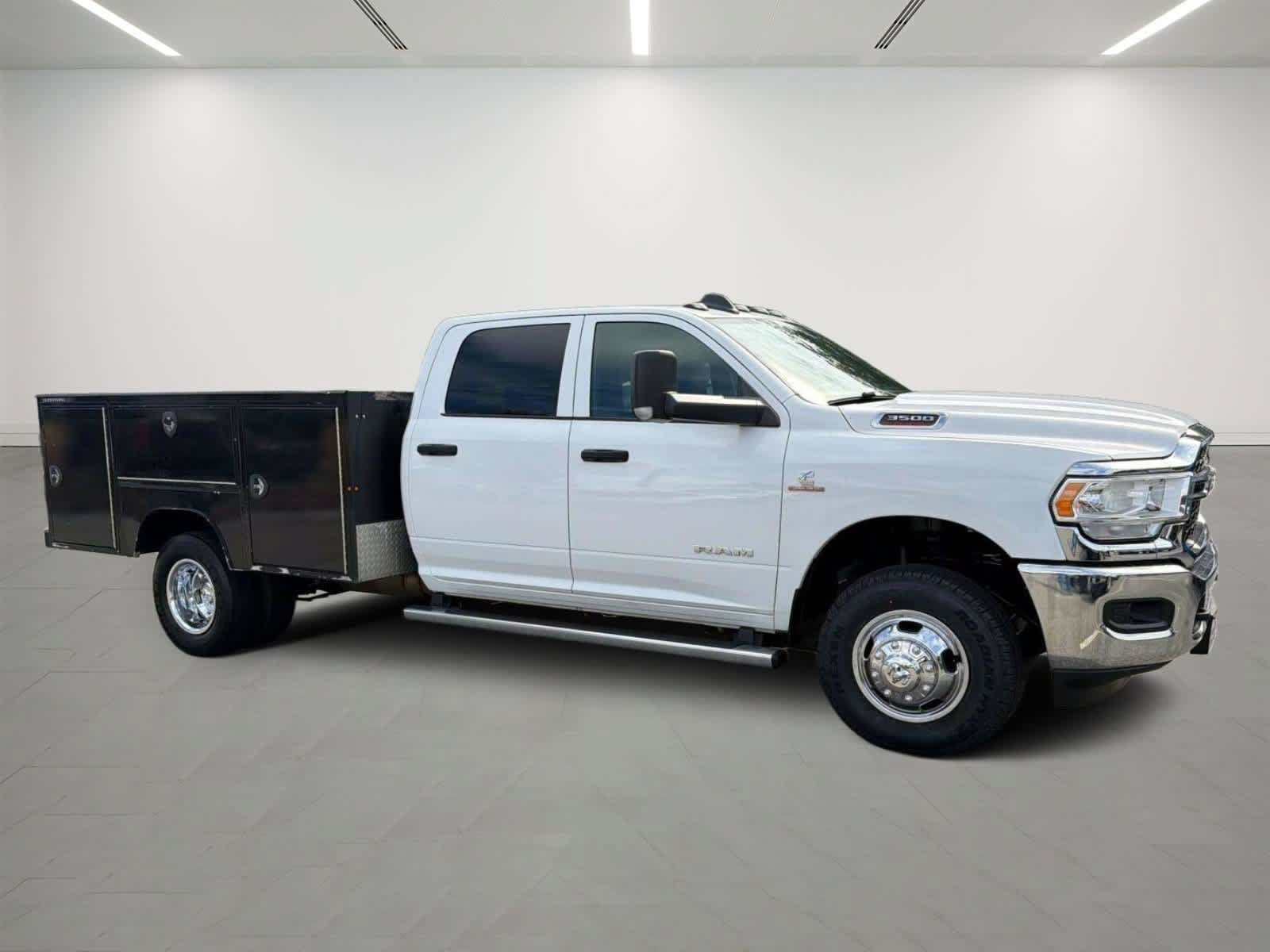 Used 2022 RAM 3500 Tradesman w/ Chrome Appearance Group AWD/4WD image 6