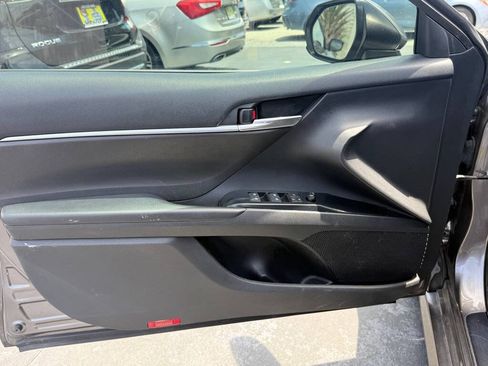 Used 2020 Toyota Camry LE FWD image 7