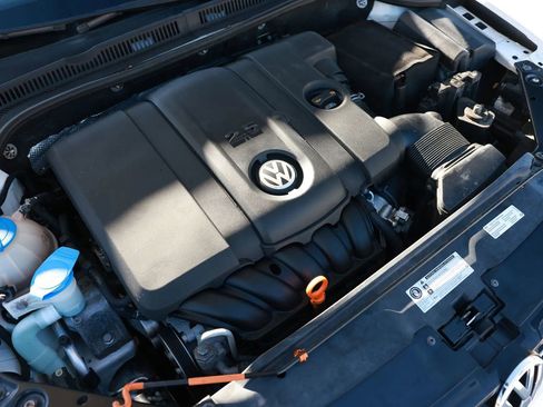 Used 2013 Volkswagen Jetta SE image 44