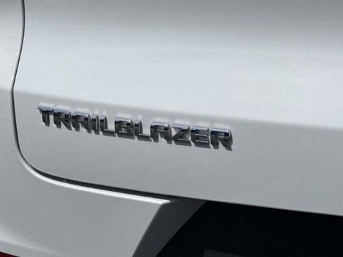 Used 2025 Chevrolet TrailBlazer LT w/ Driver Confidence Package FWD image 47