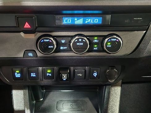 Used 2021 Toyota Tacoma TRD Sport w/ Technology Package RWD image 39