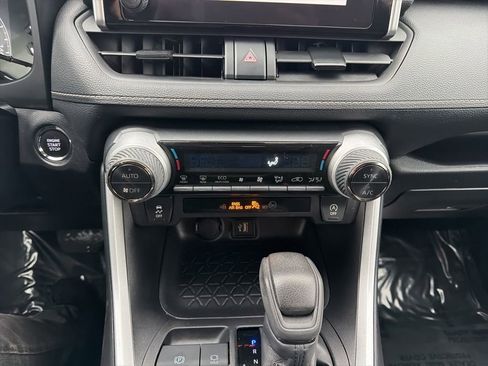 Used 2025 Toyota RAV4 XLE AWD/4WD image 25