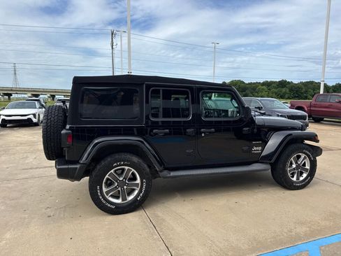 Used 2021 Jeep Wrangler Unlimited Sahara AWD/4WD image 5