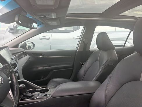Used 2021 Toyota Camry XSE FWD image 4