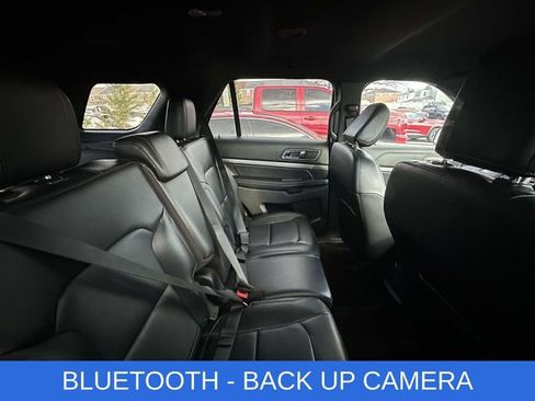 Used 2018 Ford Explorer XLT w/ Equipment Group 202A image 3