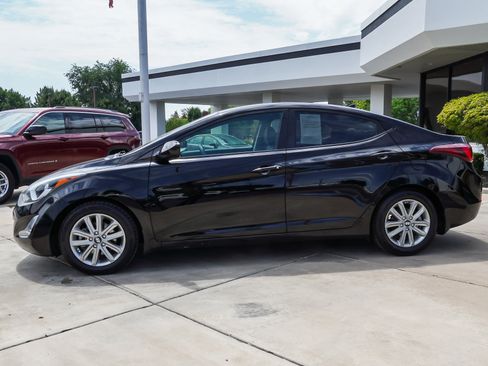 Used 2016 Hyundai Elantra SE w/ Option Group 02 FWD image 5
