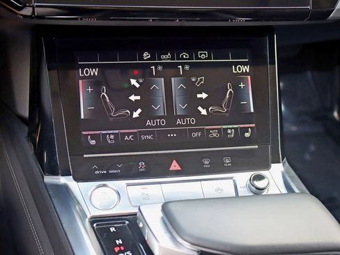 Used 2019 Audi e-tron Premium Plus image 26