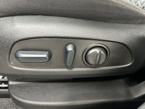 Used 2024 Chevrolet Equinox LT image 10