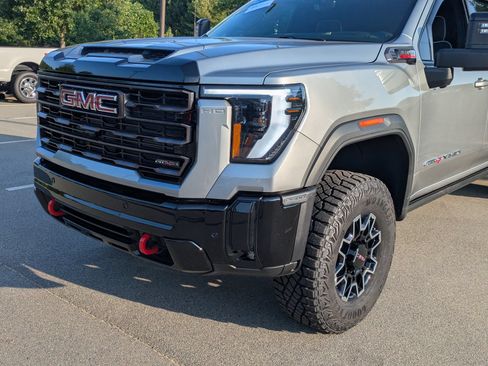 Used 2026 GMC Sierra 2500 AT4X AWD/4WD image 10
