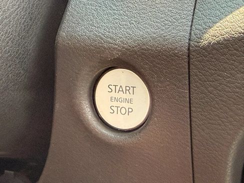 Used 2022 Nissan Frontier SV AWD/4WD image 35
