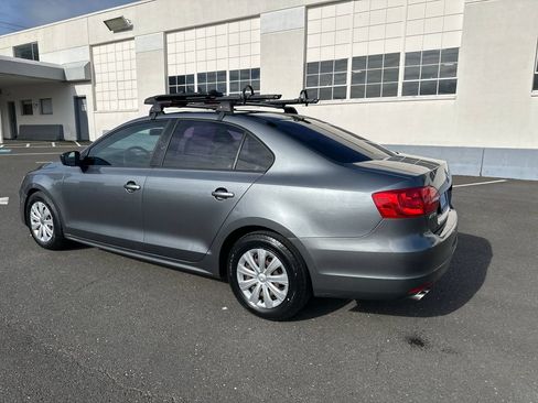 Used 2011 Volkswagen Jetta S FWD image 4