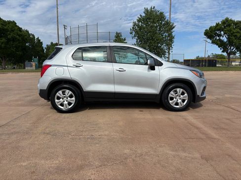 Used 2019 Chevrolet Trax LS w/ LPO, Cargo Package FWD image 22