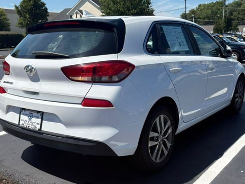Used 2019 Hyundai Elantra GT FWD image 6