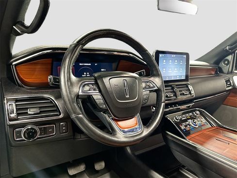 Used 2019 Lincoln Navigator Reserve image 10