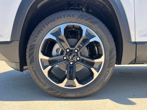 New 2026 Chevrolet Equinox LT w/ Convenience Package II FWD image 11
