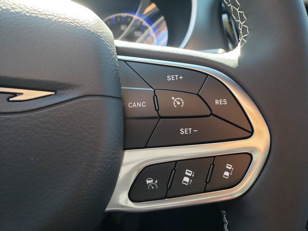 New 2027 Chrysler Pacifica Select FWD image 12
