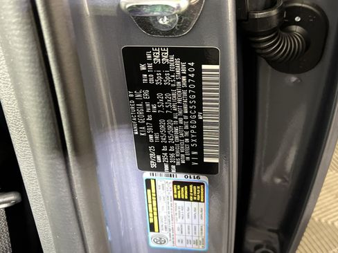 New 2025 Kia Telluride S image 37