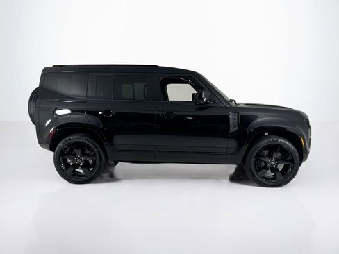 Used 2025 Land Rover Defender 110 X-Dynamic SE image 6