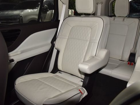 Used 2023 Lincoln Aviator Black Label AWD/4WD image 21