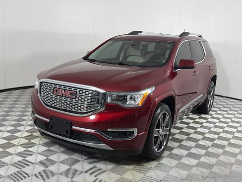Used 2017 GMC Acadia Denali w/ Technology Package FWD image 9