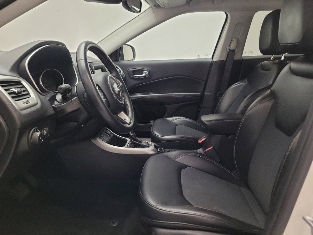 Used 2018 Jeep Compass Latitude w/ Popular Equipment Group FWD image 17