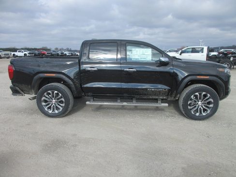 New 2026 GMC Canyon Denali image 3