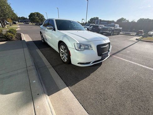 Used 2015 Chrysler 300 C RWD image 5