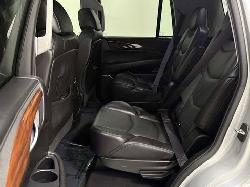 Used 2016 Cadillac Escalade Luxury AWD/4WD image 25