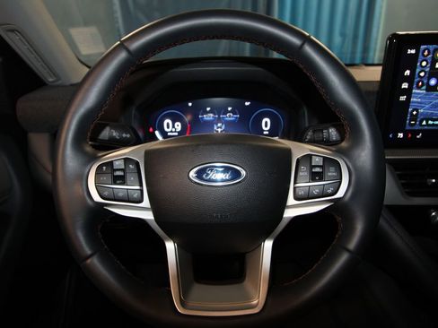 Used 2025 Ford Explorer Active AWD/4WD image 11