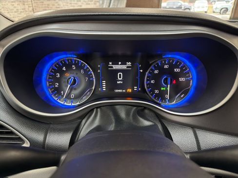 Used 2020 Chrysler Pacifica Touring-L image 24