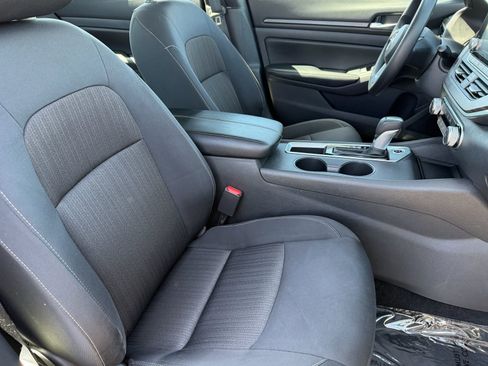 Used 2025 Nissan Altima 2.5 SV FWD image 13