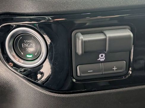 Certified 2025 Chevrolet Silverado 2500 ZR2 w/ Technology Package image 24