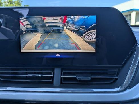 Certified 2025 Chevrolet Trax LT FWD image 20