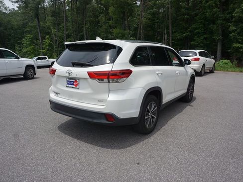 Used 2019 Toyota Highlander XLE FWD image 23