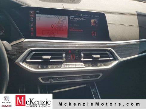Used 2021 BMW X7 xDrive40i w/ M Sport Package AWD/4WD image 17