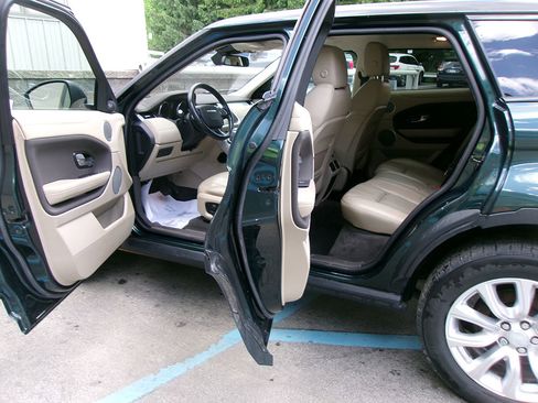 Used 2017 Land Rover Range Rover Evoque SE image 12