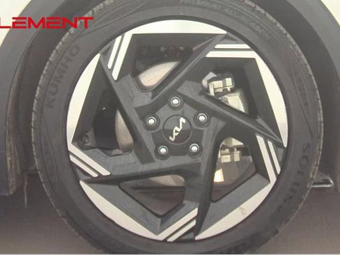 Used 2025 Kia K4 EX image 17