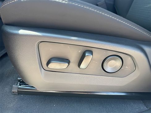 New 2025 GMC Canyon Elevation w/ Convenience Package image 17