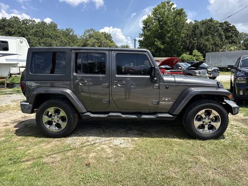 Used 2016 Jeep Wrangler Unlimited Sahara w/ Connectivity Group AWD/4WD image 6