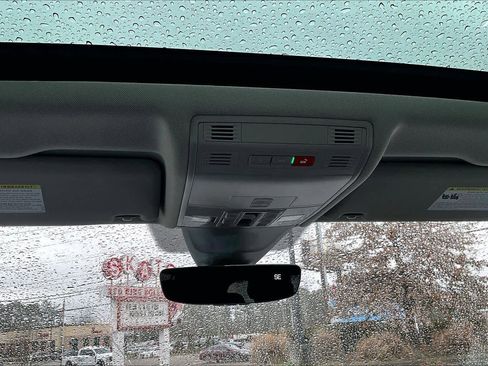 Used 2022 Volkswagen Tiguan SE w/ Panoramic Sunroof Package image 35