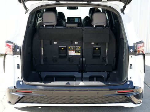 Used 2024 Toyota Sienna XSE image 10