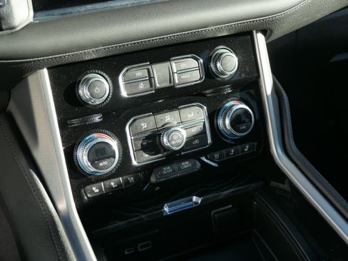 Used 2023 GMC Yukon XL Denali image 21