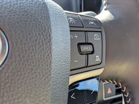 Used 2025 Toyota Camry SE image 13