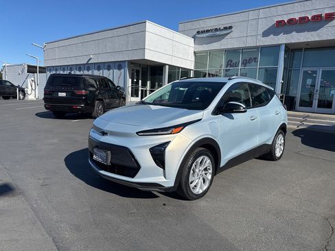 Used 2023 Chevrolet Bolt EUV LT w/ Driver Confidence Package image 3